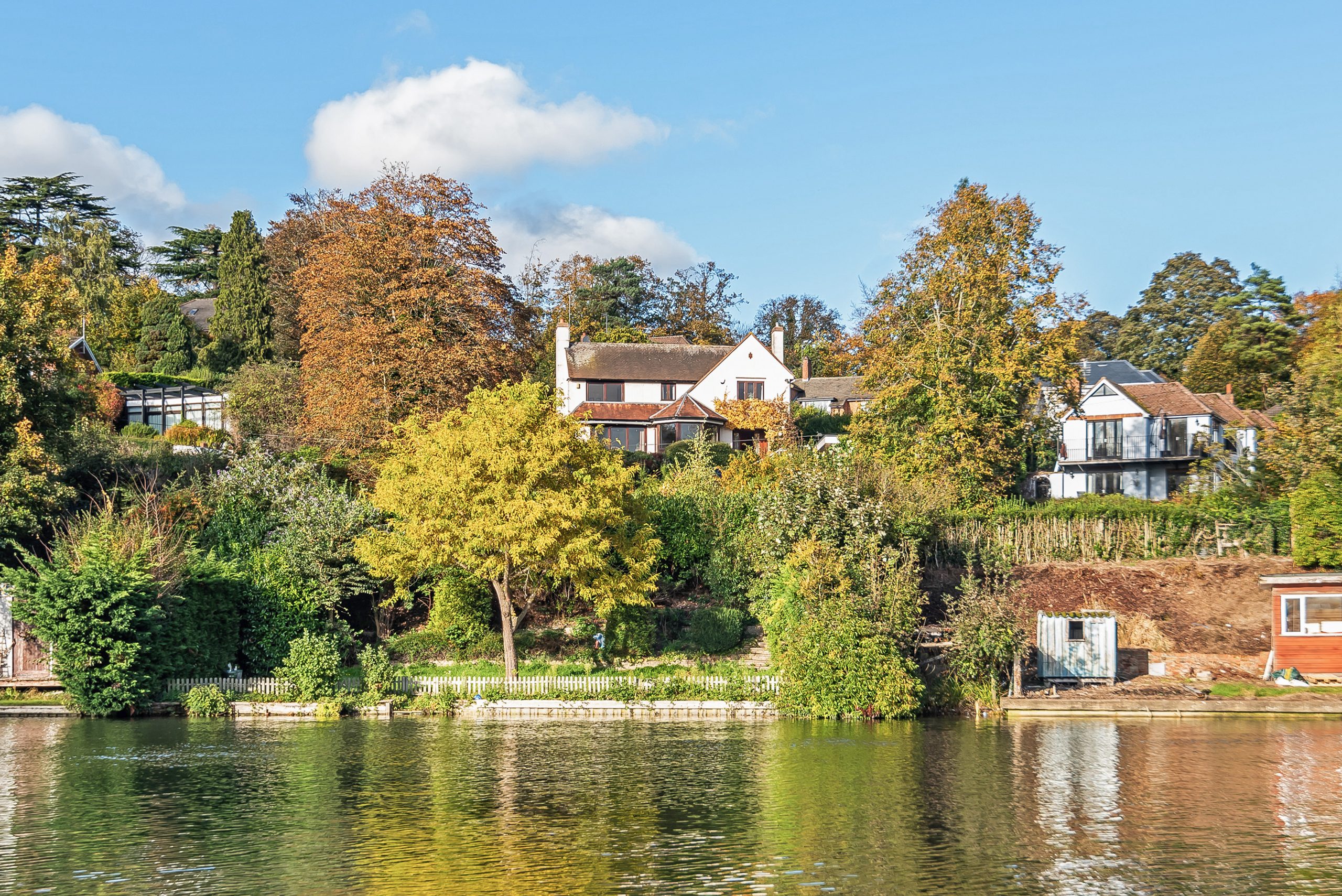 lakeside house in reading