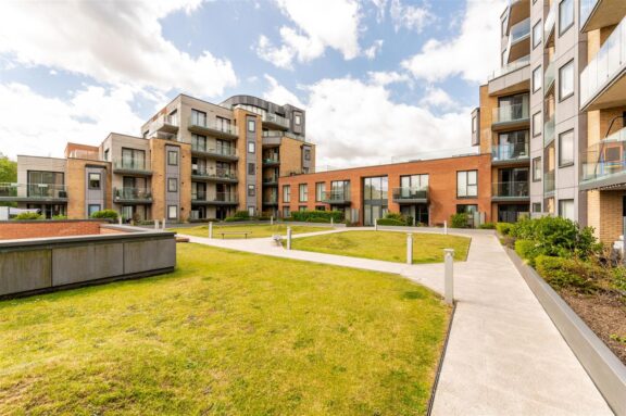 Flat 2, Riverside View 5-9 Image