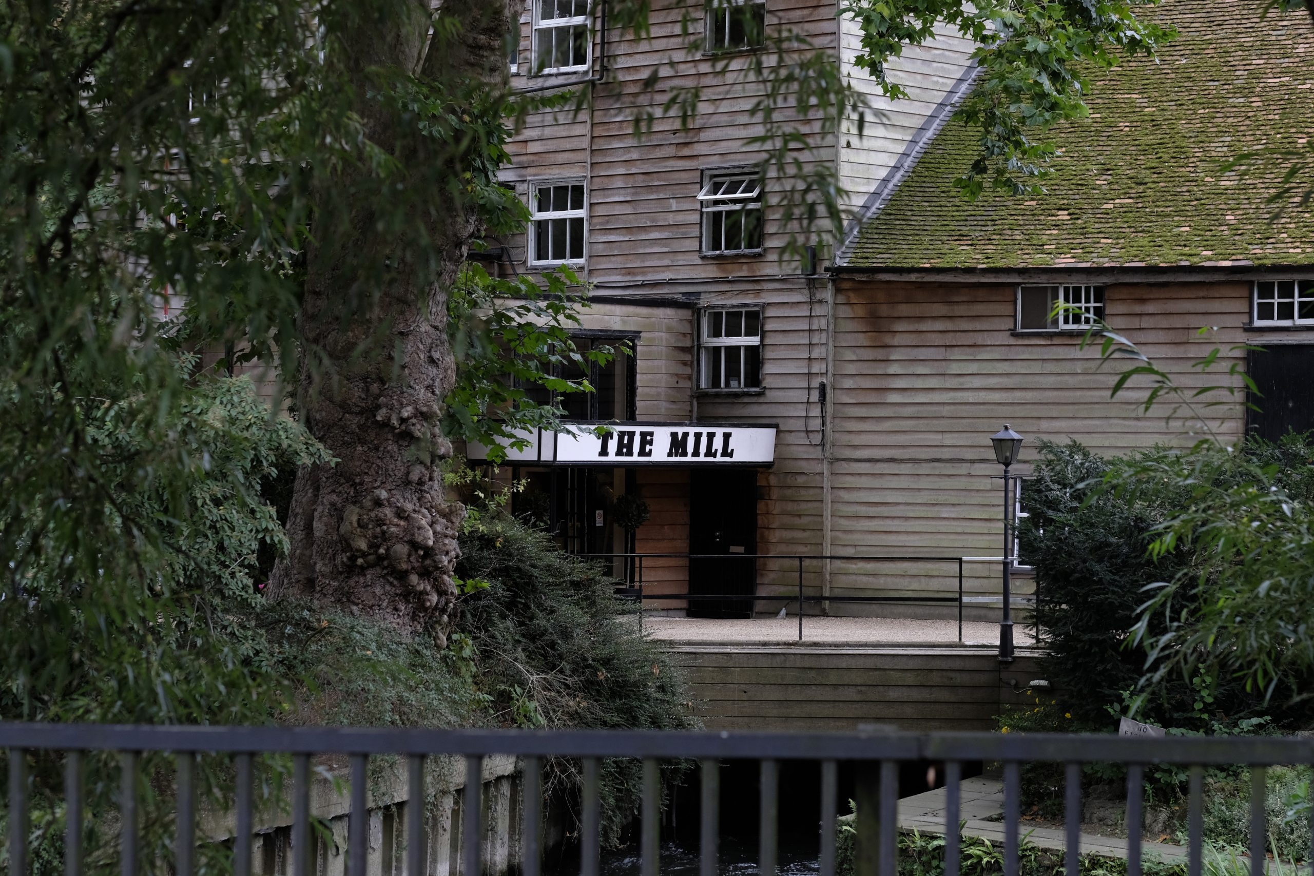 the mill sonning entertainment venue